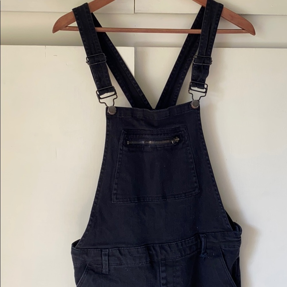 Forever 21 overalls 🖤